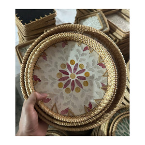 Plateau en osier artisanal avec motif nacre pour la décoration intérieure - Product Image 5