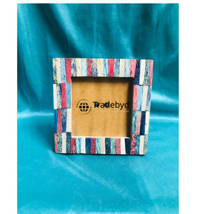 Cadre photo créatif en résine artisanale de qualité supérieure avec finition brillante, design léger et option de logo personnalisé par Tradebyd - Product Image 1