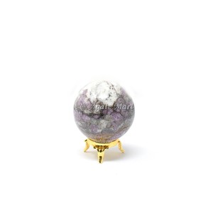 Vente en gros de sphères de cristaux d'apatite foncée de haute qualité avec support en laiton, boule de cristal de guérison Reiki, artisanat populaire pour la décoration - Product Image 3