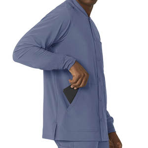 Chaqueta de uniforme médico cómoda y elástica con cremallera frontal para hombre, de secado rápido, transpirable, con logo personalizable, color sólido, para calentamiento. - Product Image 5