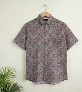 Camisa Casual de Hombre de Alta Calidad, Personalizada, con Cierre de Botones, Manga Corta, Estampado a Rayas, Tela Batik, Cuello Camisero, 100% - Product Image 5