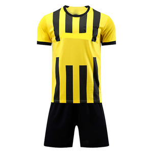 บริการ OEM ชุดฟุตบอลสีตามสั่ง คุณภาพสูง ชุดฟุตบอลไซส์ใหญ่พิเศษสำหรับผู้ชาย ชุดฟุตบอลแห้งเร็ว ระบายอากาศได้ดี - Product Image 1