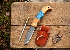 Cuchillo Plegable de Acero de Damasco SHARP POINT TRADES con Mango de Madera Púrpura, Hoja de Punta Caída y Perilla para el Pulgar, Garantía de 3 Años - Product Image 5