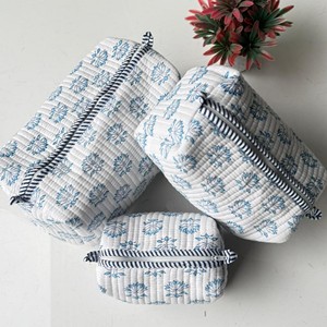 Juego de 3 Bolsas de Cosméticos Acolchadas de Algodón, Bordado Floral Azul, Estilo Simple y Portátil, Tamaño Mediano, Sin Cierre - Product Image 3