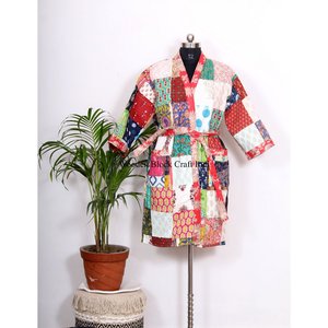 Kimono corto de patchwork de lujo 100% seda estampada Kantha para mujer, suave bata de kimono de invierno con bolsillos y cinturón, a la moda para otoño. - Product Image 1