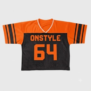 Maillot de football sportif rouge et blanc en maille, style vintage, col en V, crop top athlétique, streetwear décontracté, tenue de sport, t-shirt d'entraînement - Product Image 3