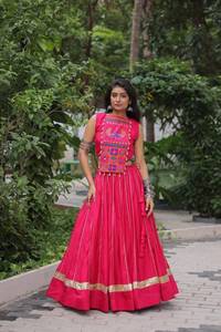 Conjunto de Lehenga Choli para Mujer, con Top Corto Bordado, Diseño Gujarati, Ropa Tradicional Étnica para el Festival Navratri - Product Image 6