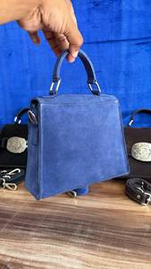 Sac à main fourre-tout en daim bleu pour femme avec fermeture à boucle métallique, bandoulière, grande capacité, deux poignées, usage quotidien - Product Image 5