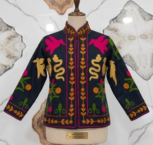 Veste en coton floral Suzani faite à la main pour femmes, style bohème, broderie tendance, vente en gros, fabricant, export - Product Image 2