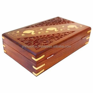Boîte à bijoux rectangulaire en bois marron artisanale et durable, gravée, avec fermeture à boucle, pour rangement de souvenirs, cadeaux et accessoires, en velours de canard - Product Image 4