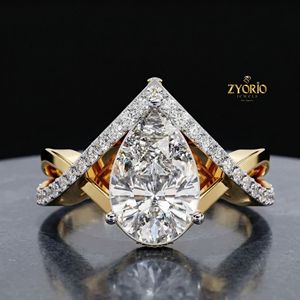 Bague solitaire en or jaune 14 carats en forme de poire avec sertissage couronne en chevron sertie de diamants - Product Image 3