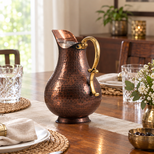 Pichet à eau rustique en cuivre martelé vieilli avec poignée en laiton, style vintage, carafe en cuivre foncé, vaisselle de service, décoration d'intérieur - Product Image 2