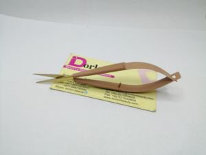Kit de toilettage des sourcils en acier inoxydable plaqué or de précision, certifié CE, avec pinces à sourcils, ciseaux et étui pour la coupe des sourcils - Product Image 4