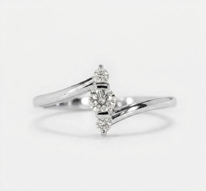 Bague de fiançailles minimaliste en or rose 10K avec diamant de laboratoire HPHT rond de 0,23 carat couleur E VVS2 en or massif, bague empilable à trois pierres - Product Image 4