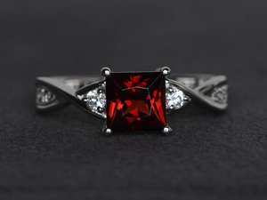 Anillo de Compromiso con Granate Rojo Corte Princesa, Anillo con Piedra Preciosa, Piedra de Nacimiento de Enero, Joyería de Plata de Ley - Product Image 6