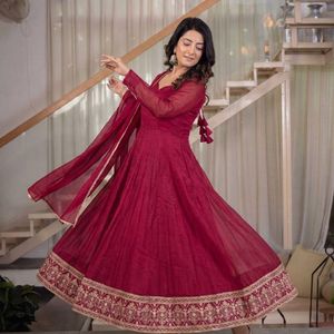 Traje Anarkali Bordado de Algodón Borgoña de Secado Rápido, Top Indio-Pakistaní de Manga Larga, Dupatta Pesada, Vestido Línea A para Fiesta - Product Image 5