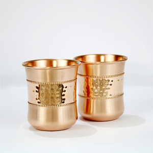 Ensemble de verres en cuivre pur artisanal de qualité supérieure, gobelets à eau en cuivre martelé ayurvédique traditionnel pour la santé et le bien-être, restaurant - Product Image 4
