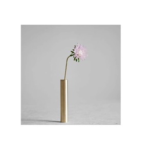 Vase à fleurs en métal artisanal de style côtier, couleurs et tailles personnalisables pour une décoration élégante de la maison, présentation sophistiquée - Product Image 1
