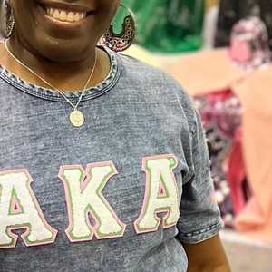 Chemise en chenille denim AKA pour femme, col rond, lettres grecques, haut décontracté de haute qualité - Product Image 5