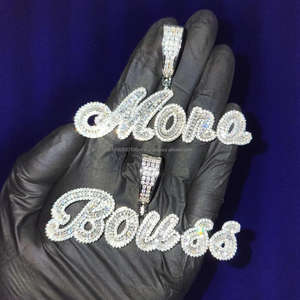 Elegante colgante clásico con letras en plata de ley 925 con diamantes cultivados en laboratorio Bling VVS, perfecto para ocasiones especiales - Product Image 1