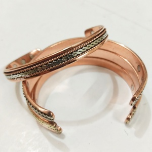 Bracelet magnétique en cuivre unisexe de qualité supérieure Design tactile en laiton classique pour l'arthrite Soulagement du canal carpien Manchette de mode d'énergie quotidienne - Product Image 4