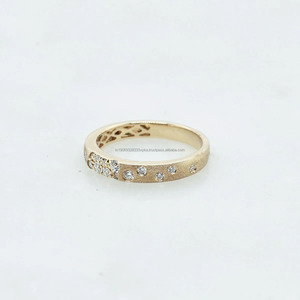 วงแหวนแต่งงานประดับด้วยผ้าซาตินที่สวยงามพร้อมชุดฟลัชประดับเพชรเลียนแบบครึ่งชั่วนิรันดร์วงแหวนซิการ์ทรงกลมโมอิสซาไนต์สำหรับงานแต่งงาน - Product Image 4