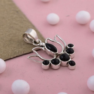 Pendentif Fleur de Lotus en Argent 925 avec Onyx Noir, Pierre Naturelle, Collier Fait Main, Bijoux en Gros - Product Image 1