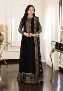 Robe Anarkali en mousseline noire brodée, col montant, manches longues, longueur ras du sol, traîne chapelle, style mère de la mariée - Product Image 4