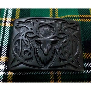 Hebilla de cinturón escocesa nueva con cabeza de ciervo y acabado negro/nudos celtas, accesorios clásicos de las Tierras Altas - Product Image 1