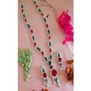 Elegante conjunto de collar y aretes de moissanita chapados en oro de latón de primera calidad para mujer, colección para bodas. - Product Image 1