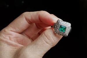 Bague de cocktail taille émeraude pour femme, plaquée argent 925, micro-pavé de pierres précieuses, bague de fiançailles glamour, pierre de naissance de mai, style géométrique - Product Image 2