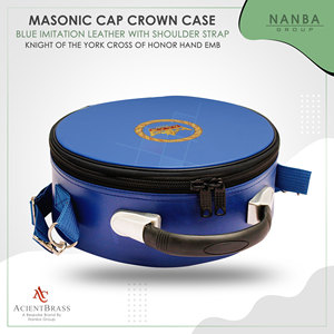 Estuche para Gorra de los Caballeros de York con Cruz de Honor, en Imitación de Cuero Azul, con Emblema KYCH Bordado a Mano y Tira Decorativa - Product Image 3