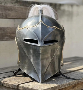 Casque conique en acier orné d'un pointeau, doté d'un protège-nez/protège-front en laiton avec découpes décoratives et d'un long aventail en maille. - Product Image 3