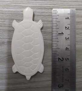 Exquisitos Colgantes de Tortuga Tallados a Mano en Hueso, Componentes de Joyería Artesanal con Temática Marina - Product Image 4