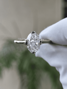 Anillo de Compromiso de Lujo con Diamante Ovalado Cultivado en Laboratorio, Certificado IGI, 2.55ct, Oro Blanco de 14K, Banda Trenzada, Corte Solitario, para Mujer - Product Image 4