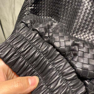 Chaqueta de Cuero Negra Tejida a Mano, Abrigos de Cuero Genuino de Oveja, Chaqueta de Cuero Extra Grande para Mujer - Product Image 4