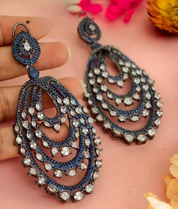 Magnifiques boucles d'oreilles pendantes en moissanite plaquées or de qualité supérieure pour femmes, collection pour soirées et occasions spéciales - Product Image 5