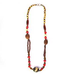 Collier fait main en forme de cœur avec perles en bois multicolores, bijou fantaisie pour femme, pièce maîtresse pour les occasions festives - Product Image 1