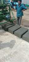 Machine de fabrication de blocs creux hydrauliques robuste 1060, contrôlée par PLC, marque LOTUS, poids 200 kg, garantie 1 an, 8,5 CV, 415 V, facile à utiliser