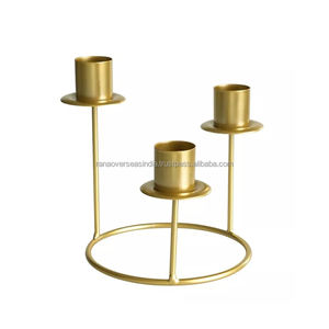 Soporte de vela de hierro negro y dorado más vendido con tres brazos para decoración de eventos y fiestas a precios asequibles - Product Image 1