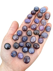 Cabujón de Corindón Rubí Estrellado - Varios Tamaños - Cabujón Pulido - Piedra de cristal curativa para reventa al por mayor en grandes cantidades - Product Image 1