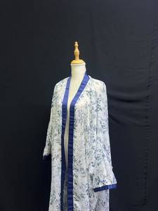 Promotion 2026 : Robe longue musulmane de Ramadan, style Dubaï, modeste, à col en V, ornée de perles et de paillettes, en polyester respirant et léger, à manches longues, longueur cheville, couleur unie, collection Printemps - Product Image 3