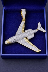 จี้รูปเครื่องบินประดับเพชรโมอิสซาไนต์ทรงกลม ชุบทอง 18K ของขวัญสำหรับคนรักการเดินทาง จี้พนักงานต้อนรับบนเครื่องบิน จี้สำหรับคนรักการเดินทาง - Product Image 6
