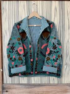 Chaqueta Suzani de terciopelo bordada a mano: Abrigo bohemio de invierno - Product Image 2