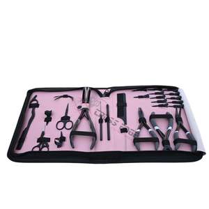 Kit d'outils pour extensions capillaires roses avec pince à micro-anneaux plats, applicateur de ruban adhésif, aiguilles à coudre pour trame et peigne à queue de cheveux - Product Image 1