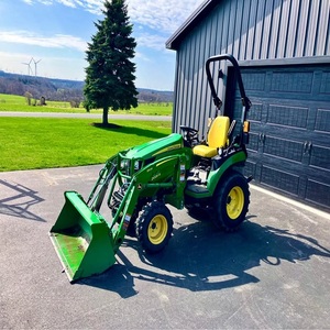 Nuevo Diseño John Deere Tractor Agrícola Compacto 2025R con Orugas 4WD, Cargador Frontal y Retroexcavadora, Motor Multifuncional Verde con Rodamientos - Product Image 6