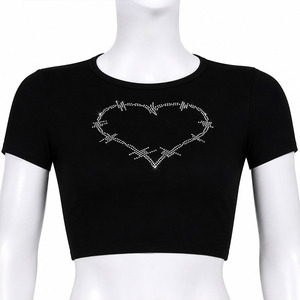 T-shirt court personnalisé pour femme, motif cœur en strass, coupe ajustée, style streetwear, t-shirt bébé extensible, chemises de mode pour femme - Product Image 3