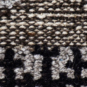 Tapis géométrique superposé taupe ivoire en laine avec bordure encadrée, écologique et antidérapant, pour salon, salle de bain et intérieurs d'hôtel - Product Image 4