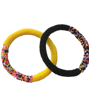 Bracelet brodé de perles de rocaille de créateur, style moderne chic, multicolore, fait main, artisanal - Product Image 5