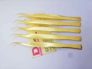 Pince à cils plaquée or en acier inoxydable, pince à logo personnalisé, pince professionnelle courbée en C pour extensions de cils. - Product Image 5